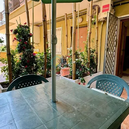 Cozy Garden Escape Apartman